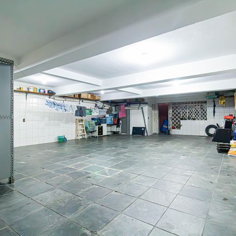 Casa à venda com 241m², 4 quartos e 6 vagas Casa à venda com 241m², 4 quartos e 6 vagasGaragem