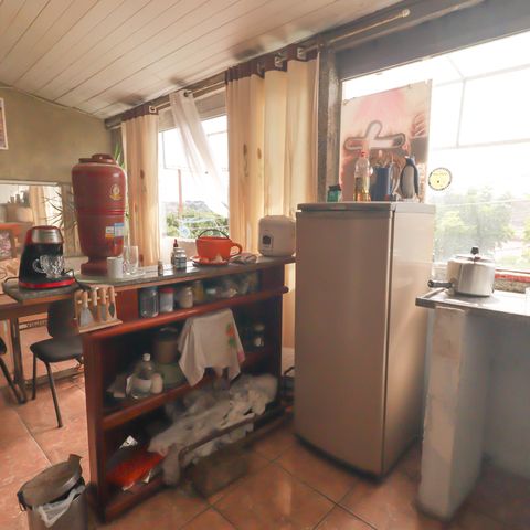 Casa à venda com 180m², 4 quartos e 2 vagas Casa à venda com 180m², 4 quartos e 2 vagasCozinha
