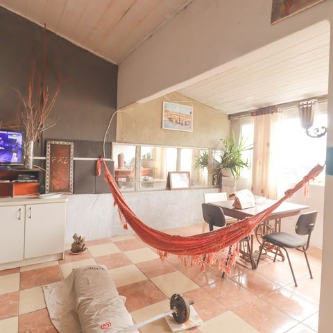 Casa à venda com 180m², 4 quartos e 2 vagas Casa à venda com 180m², 4 quartos e 2 vagasSala