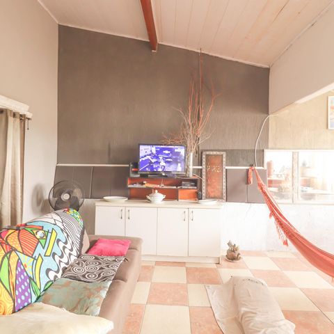 Casa à venda com 180m², 4 quartos e 2 vagas Casa à venda com 180m², 4 quartos e 2 vagasSala
