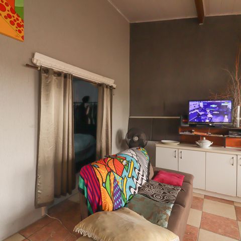 Casa à venda com 180m², 4 quartos e 2 vagas Casa à venda com 180m², 4 quartos e 2 vagasSala