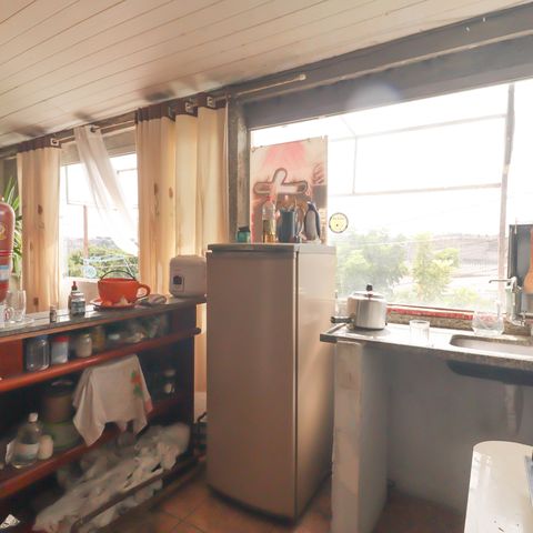 Casa à venda com 180m², 4 quartos e 2 vagas Casa à venda com 180m², 4 quartos e 2 vagasCozinha