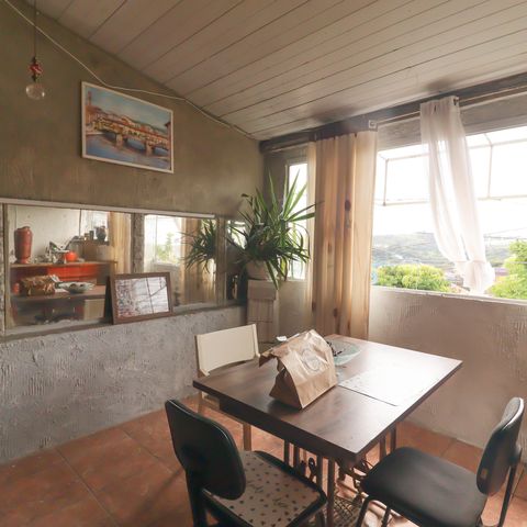 Casa à venda com 180m², 4 quartos e 2 vagas Casa à venda com 180m², 4 quartos e 2 vagasSala