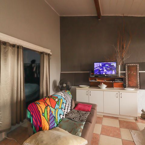 Casa à venda com 180m², 4 quartos e 2 vagas Casa à venda com 180m², 4 quartos e 2 vagasSala