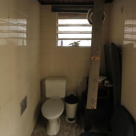 Casa à venda com 400m², 5 quartos e 4 vagasCasa 2 -Banheiro de Serviço
