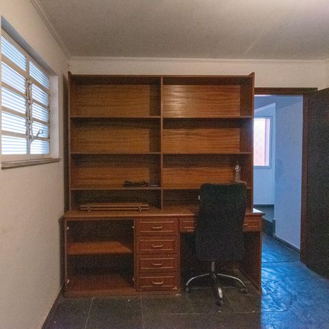 Casa à venda com 240m², 3 quartos e 2 vagas Casa à venda com 240m², 3 quartos e 2 vagasEscritório