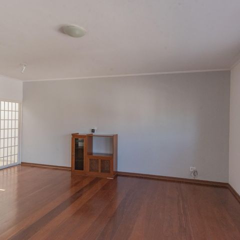Casa à venda com 240m², 3 quartos e 2 vagas Casa à venda com 240m², 3 quartos e 2 vagasSala