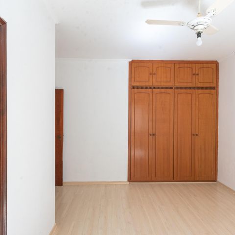Casa à venda com 240m², 3 quartos e 2 vagas Casa à venda com 240m², 3 quartos e 2 vagasSuíte