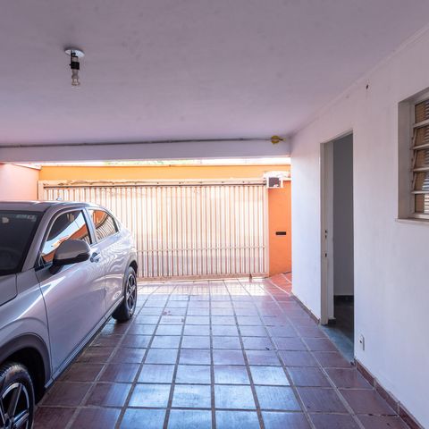 Casa à venda com 240m², 3 quartos e 2 vagas Casa à venda com 240m², 3 quartos e 2 vagasGaragem