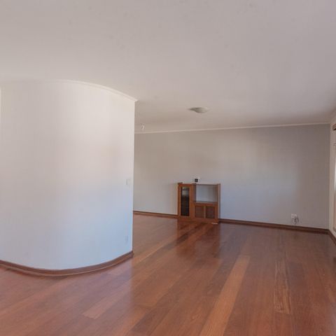 Casa à venda com 240m², 3 quartos e 2 vagas Casa à venda com 240m², 3 quartos e 2 vagasSala