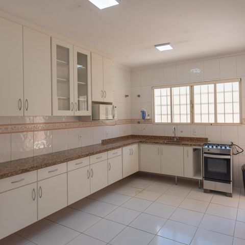 Casa à venda com 240m², 3 quartos e 2 vagas Casa à venda com 240m², 3 quartos e 2 vagasCozinha