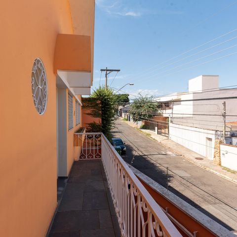 Casa à venda com 240m², 3 quartos e 2 vagas Casa à venda com 240m², 3 quartos e 2 vagasSacada da Sala