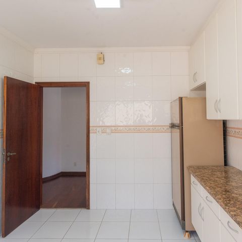 Casa à venda com 240m², 3 quartos e 2 vagas Casa à venda com 240m², 3 quartos e 2 vagasCozinha