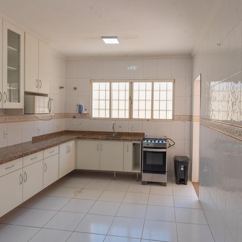 Casa à venda com 240m², 3 quartos e 2 vagas Casa à venda com 240m², 3 quartos e 2 vagasCozinha