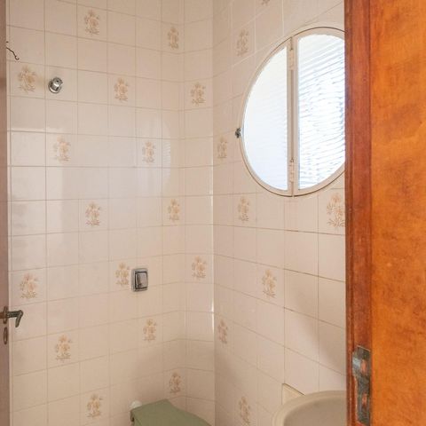 Casa à venda com 240m², 3 quartos e 2 vagas Casa à venda com 240m², 3 quartos e 2 vagasBanheiro de serviço