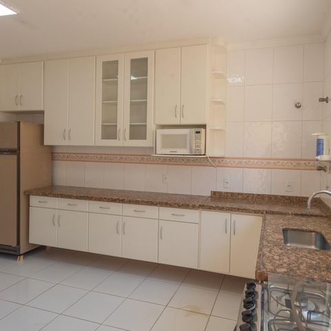 Casa à venda com 240m², 3 quartos e 2 vagas Casa à venda com 240m², 3 quartos e 2 vagasCozinha
