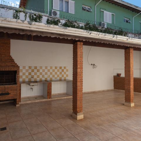 Casa à venda com 240m², 3 quartos e 2 vagas Casa à venda com 240m², 3 quartos e 2 vagasChurrasqueira