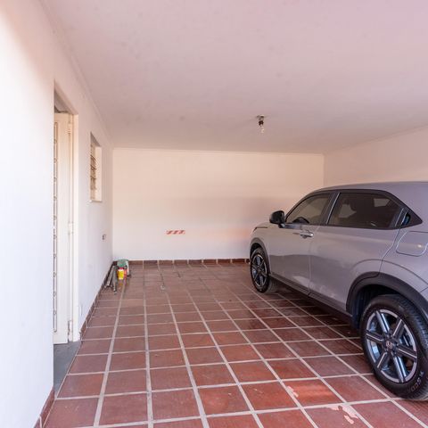 Casa à venda com 240m², 3 quartos e 2 vagas Casa à venda com 240m², 3 quartos e 2 vagasGaragem