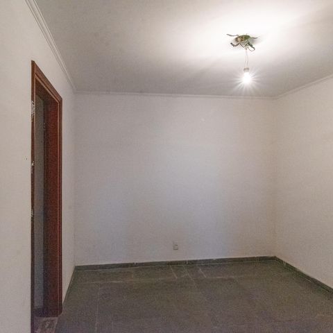 Casa à venda com 240m², 3 quartos e 2 vagas Casa à venda com 240m², 3 quartos e 2 vagasEscritório
