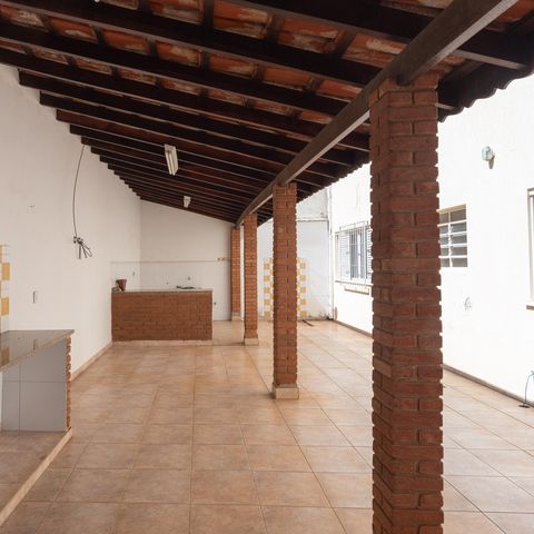 Casa à venda com 240m², 3 quartos e 2 vagas Casa à venda com 240m², 3 quartos e 2 vagasChurrasqueira