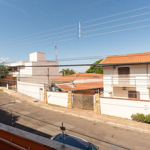 Casa à venda com 240m², 3 quartos e 2 vagas Casa à venda com 240m², 3 quartos e 2 vagasSacada da Sala