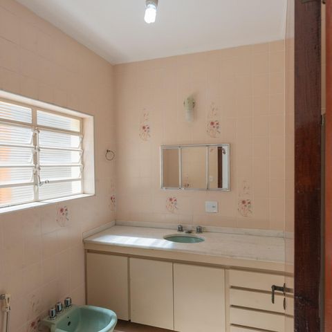 Casa à venda com 240m², 3 quartos e 2 vagas Casa à venda com 240m², 3 quartos e 2 vagasBanheiro da Suíte