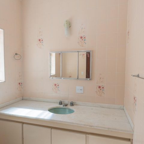 Casa à venda com 240m², 3 quartos e 2 vagas Casa à venda com 240m², 3 quartos e 2 vagasBanheiro da Suíte