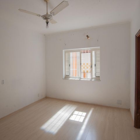 Casa à venda com 240m², 3 quartos e 2 vagas Casa à venda com 240m², 3 quartos e 2 vagasSuíte