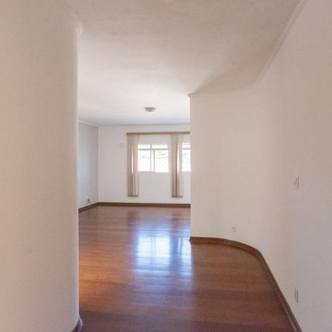 Casa à venda com 240m², 3 quartos e 2 vagas Casa à venda com 240m², 3 quartos e 2 vagasSala