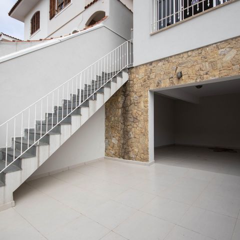 Casa à venda com 140m², 3 quartos e 3 vagasGaragem