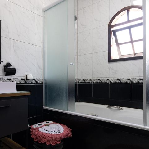 Casa à venda com 250m², 3 quartos e 2 vagas Casa à venda com 250m², 3 quartos e 2 vagasBanheiro da Suíte