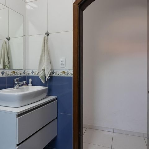 Casa à venda com 250m², 3 quartos e 2 vagas Casa à venda com 250m², 3 quartos e 2 vagasBanheiro