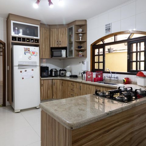 Casa à venda com 250m², 3 quartos e 2 vagas Casa à venda com 250m², 3 quartos e 2 vagasCozinha