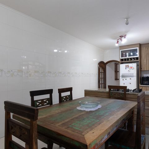 Casa à venda com 250m², 3 quartos e 2 vagas Casa à venda com 250m², 3 quartos e 2 vagasCozinha