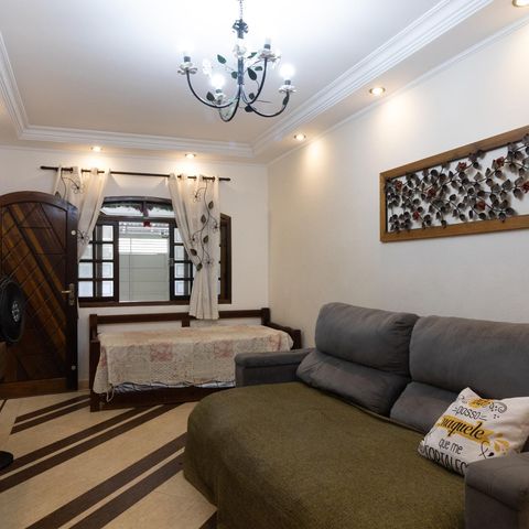 Casa à venda com 250m², 3 quartos e 2 vagas Casa à venda com 250m², 3 quartos e 2 vagasSala