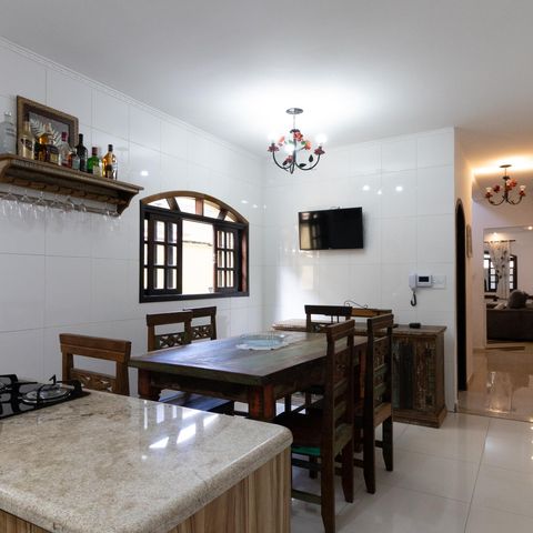 Casa à venda com 250m², 3 quartos e 2 vagas Casa à venda com 250m², 3 quartos e 2 vagasCozinha