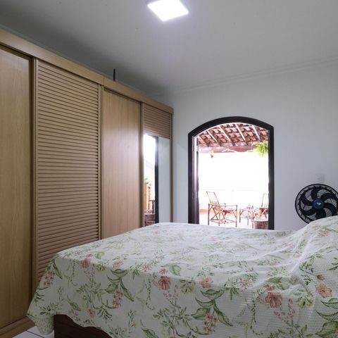 Casa à venda com 250m², 3 quartos e 2 vagas Casa à venda com 250m², 3 quartos e 2 vagasSuíte