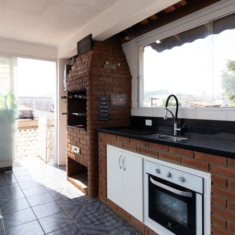Casa à venda com 250m², 3 quartos e 2 vagas Casa à venda com 250m², 3 quartos e 2 vagasEspaço Gourmet