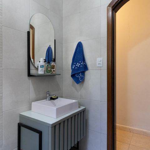 Casa à venda com 250m², 3 quartos e 2 vagas Casa à venda com 250m², 3 quartos e 2 vagasLavabo