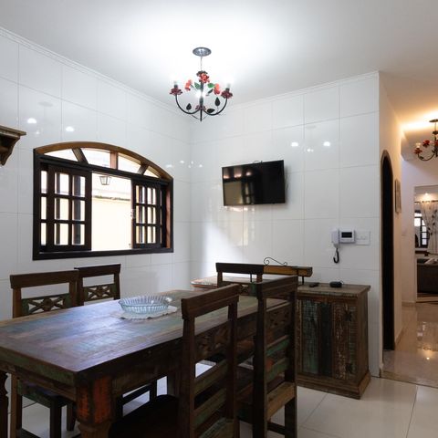 Casa à venda com 250m², 3 quartos e 2 vagas Casa à venda com 250m², 3 quartos e 2 vagasCozinha