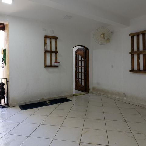 Casa à venda com 250m², 3 quartos e 2 vagas Casa à venda com 250m², 3 quartos e 2 vagasQuintal