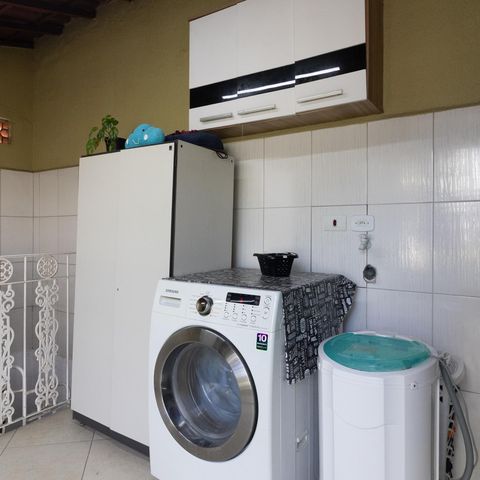 Casa à venda com 250m², 3 quartos e 2 vagas Casa à venda com 250m², 3 quartos e 2 vagasÁrea de Serviço
