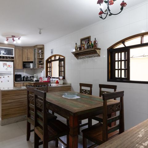 Casa à venda com 250m², 3 quartos e 2 vagas Casa à venda com 250m², 3 quartos e 2 vagasCozinha