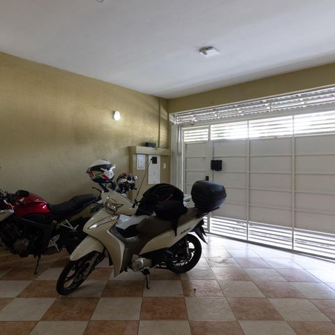 Casa à venda com 250m², 3 quartos e 2 vagas Casa à venda com 250m², 3 quartos e 2 vagasGaragem