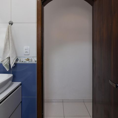 Casa à venda com 250m², 3 quartos e 2 vagas Casa à venda com 250m², 3 quartos e 2 vagasBanheiro