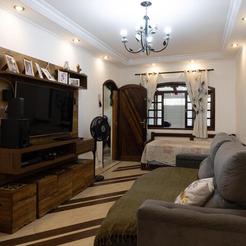 Casa à venda com 250m², 3 quartos e 2 vagas Casa à venda com 250m², 3 quartos e 2 vagasSala