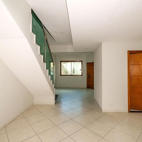 Casa à venda com 112m², 3 quartos e 1 vaga Casa à venda com 112m², 3 quartos e 1 vagaSala