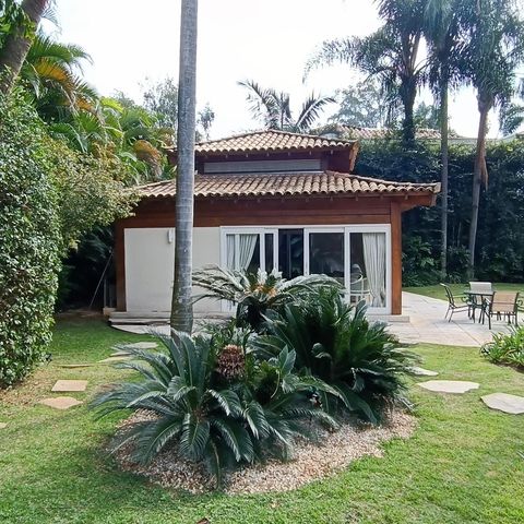 Casa à venda com 1200m², 3 quartos e 8 vagas Casa à venda com 1200m², 3 quartos e 8 vagasÁrea comum