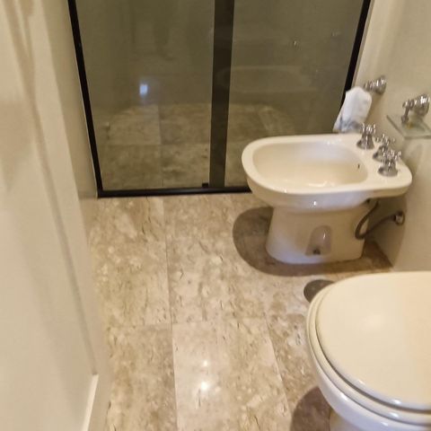 Casa à venda com 1200m², 3 quartos e 8 vagas Casa à venda com 1200m², 3 quartos e 8 vagasBanheiro da Suíte 2