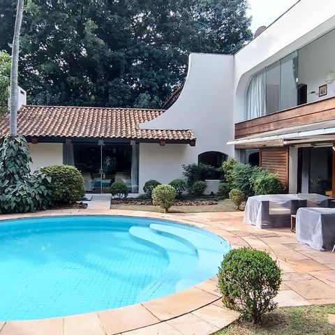Casa à venda com 1200m², 3 quartos e 8 vagas Casa à venda com 1200m², 3 quartos e 8 vagasÁrea comum